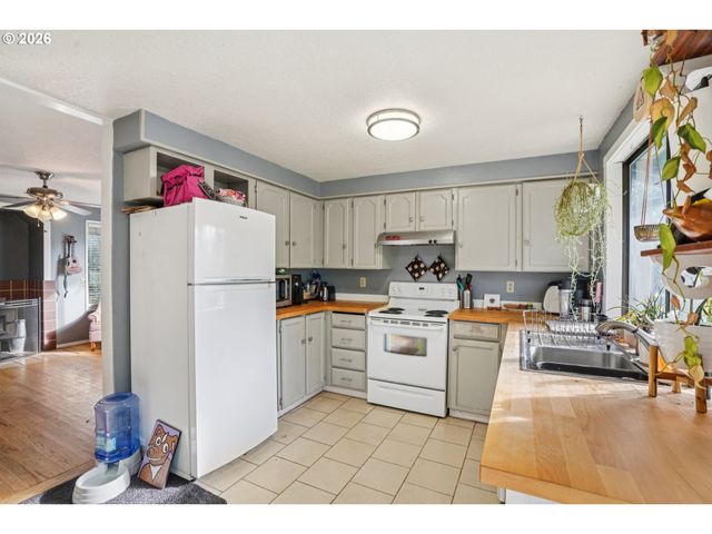 17511 Se SCRUTTON Ln, Milwaukie, OR 97267