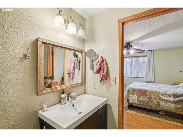 17511 Se SCRUTTON Ln, Milwaukie, OR 97267