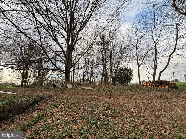39 HOSSLER RD, Manheim, PA 17545