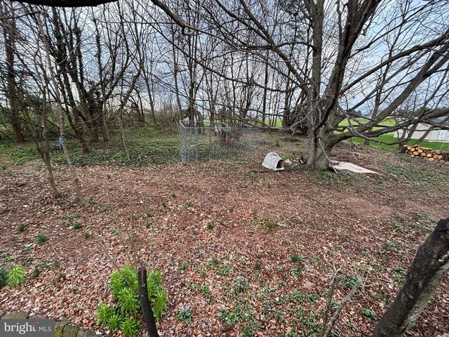 39 HOSSLER RD, Manheim, PA 17545