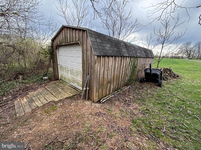 39 HOSSLER RD, Manheim, PA 17545