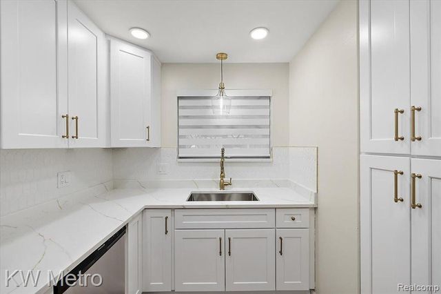 4115 Edgeland Avenue, Royal Oak, MI 48073