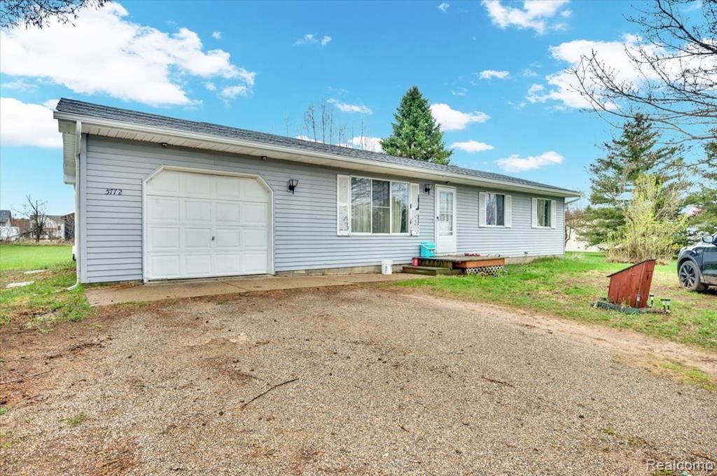 5772 Lawndale Street, North Branch, MI 48461
