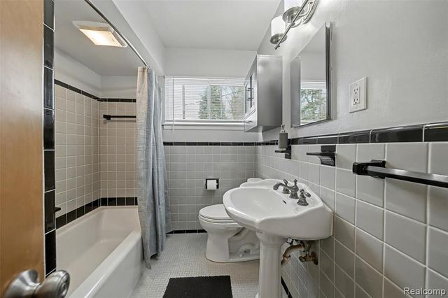 1503 Cheltenham Road, Birmingham, MI 48009