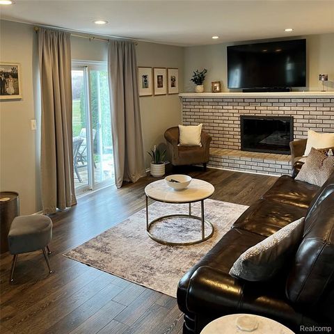 19020 Fairway Street, Livonia, MI 48152