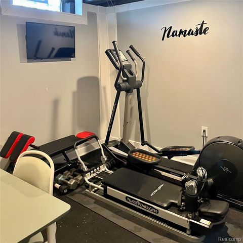 19020 Fairway Street, Livonia, MI 48152