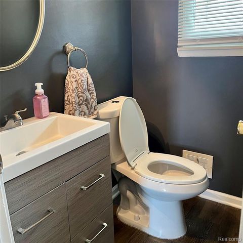 19020 Fairway Street, Livonia, MI 48152