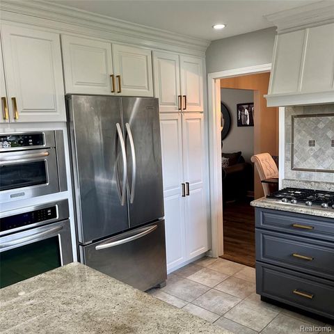 19020 Fairway Street, Livonia, MI 48152