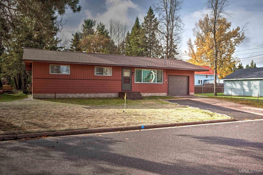 817 Margaret Street, Ironwood, MI 49938