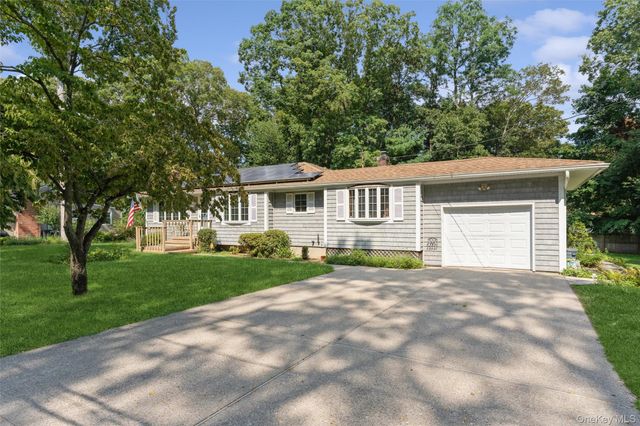 31 Cedar Branch Street, Middle Island, NY 11953