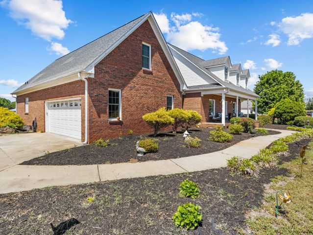 820 Old Island Ford Rd, Chesnee, SC 29323