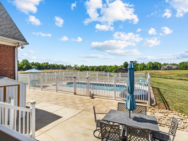 820 Old Island Ford Rd, Chesnee, SC 29323