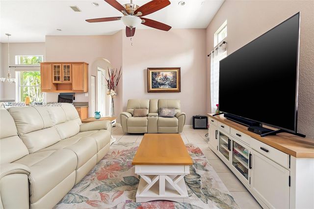 838 NW 123rd Dr, Coral Springs, FL 33071