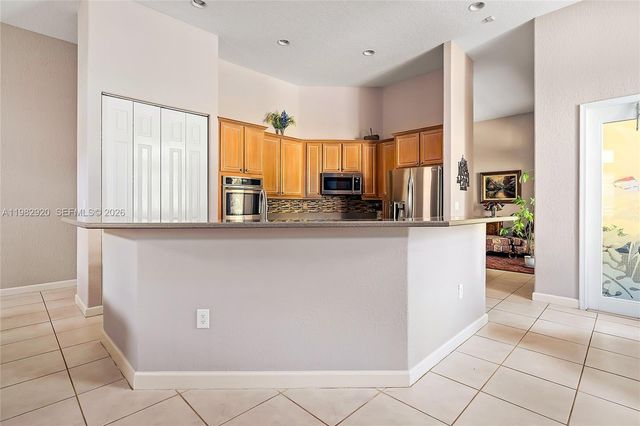 838 NW 123rd Dr, Coral Springs, FL 33071