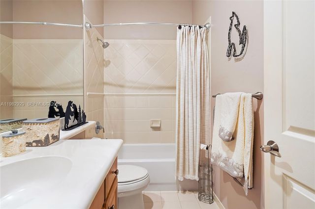 838 NW 123rd Dr, Coral Springs, FL 33071