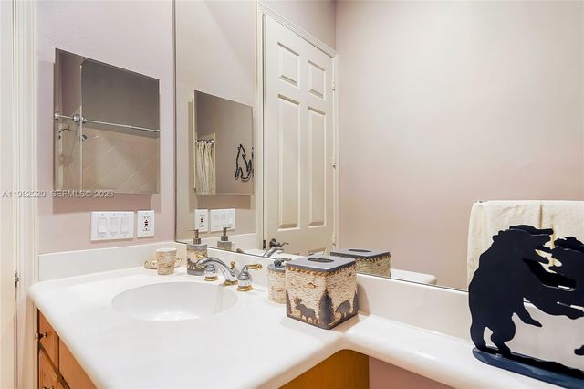 838 NW 123rd Dr, Coral Springs, FL 33071