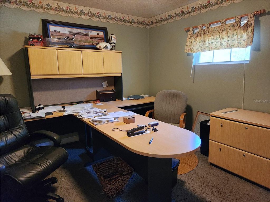 Image 24 of property listing at 400 SE 49TH AVENUE, Ocala, FL 34471