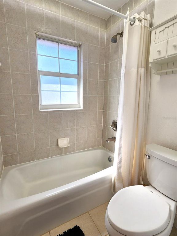 Image 26 of property listing at 400 SE 49TH AVENUE, Ocala, FL 34471