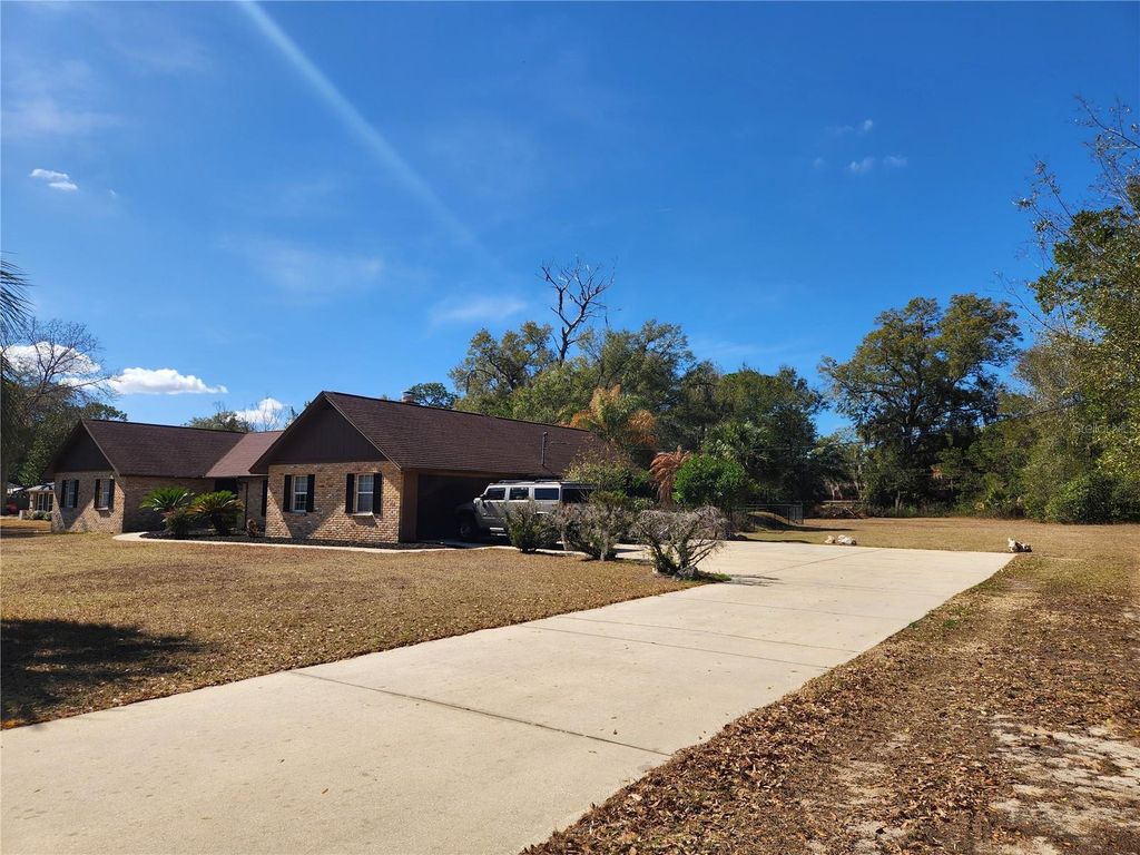 Image 34 of property listing at 400 SE 49TH AVENUE, Ocala, FL 34471