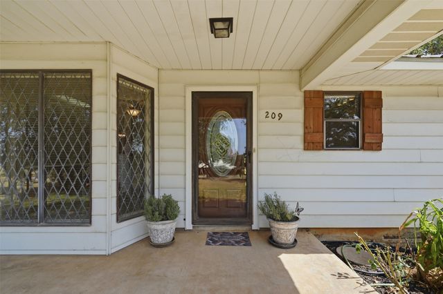 209 County Road 4917, Newark, TX 76071