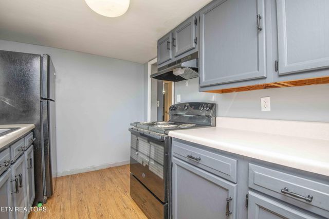 514 W 7th Ave, Lenoir City, TN 37771