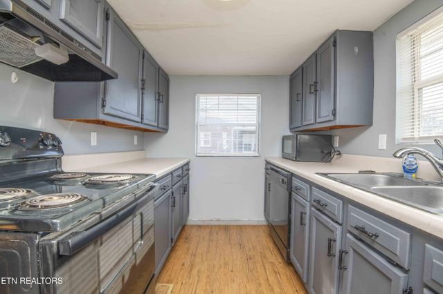 514 W 7th Ave, Lenoir City, TN 37771