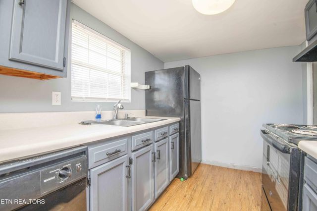 514 W 7th Ave, Lenoir City, TN 37771