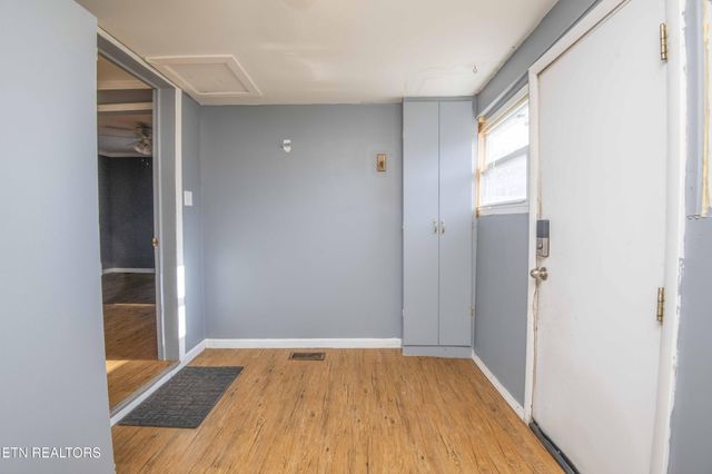 514 W 7th Ave, Lenoir City, TN 37771