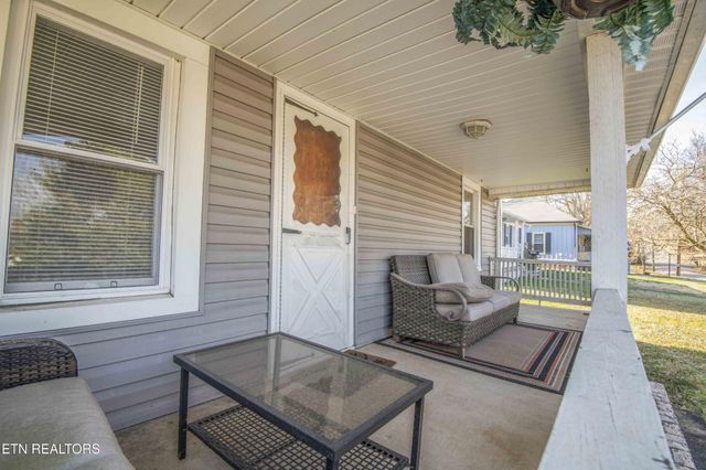 514 W 7th Ave, Lenoir City, TN 37771