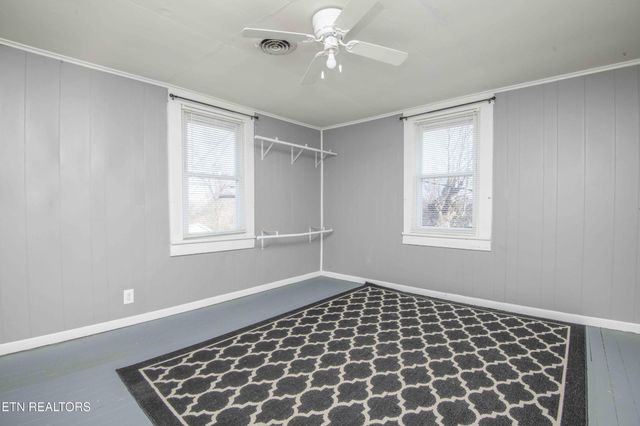 514 W 7th Ave, Lenoir City, TN 37771