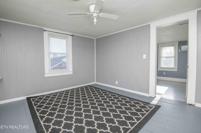 514 W 7th Ave, Lenoir City, TN 37771