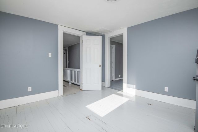 514 W 7th Ave, Lenoir City, TN 37771