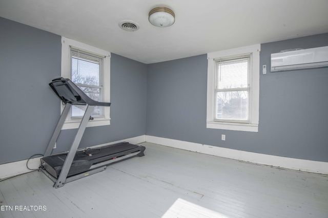 514 W 7th Ave, Lenoir City, TN 37771