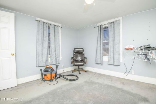 514 W 7th Ave, Lenoir City, TN 37771