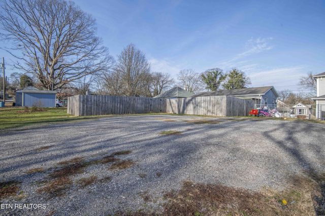514 W 7th Ave, Lenoir City, TN 37771