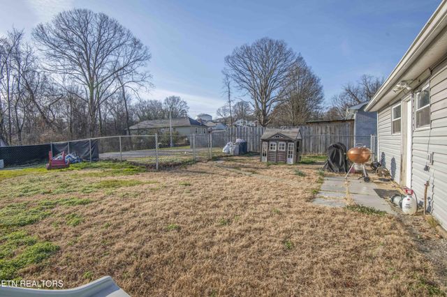 514 W 7th Ave, Lenoir City, TN 37771