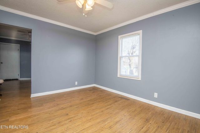 514 W 7th Ave, Lenoir City, TN 37771