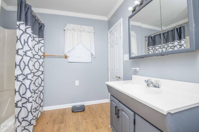 514 W 7th Ave, Lenoir City, TN 37771