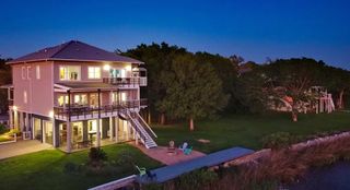 814 Hall Avenue, Seabrook, TX 77586