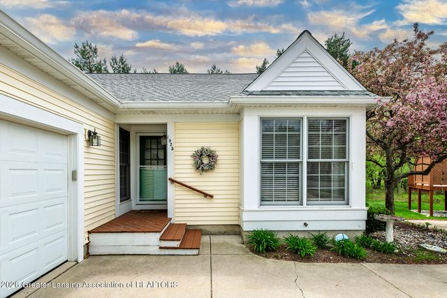 1925 Creek Landing, Haslett, MI 48840