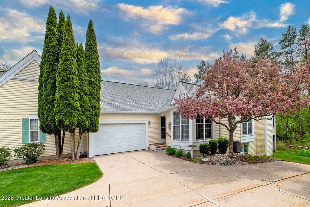 1925 Creek Landing, Haslett, MI 48840