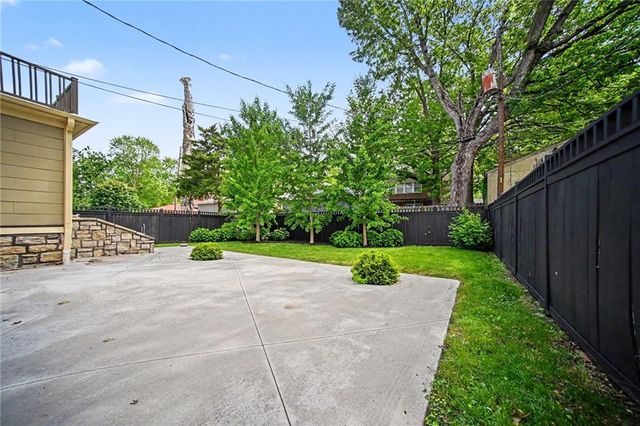 5729 Charlotte Street, Kansas City, MO 64110