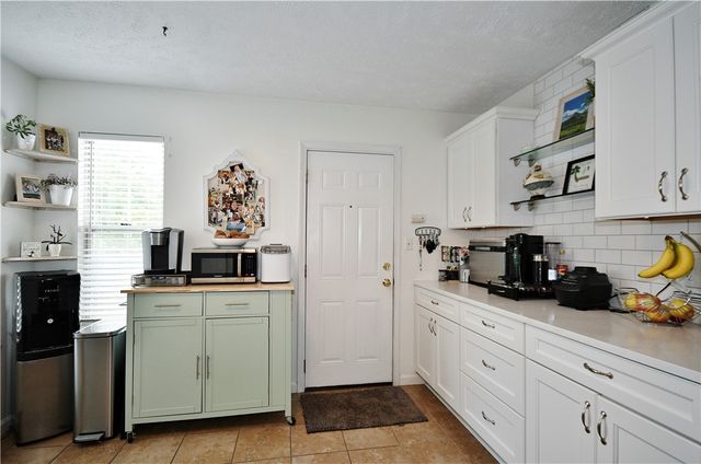 1125 Valleyview Dr, Cecil, PA 15055