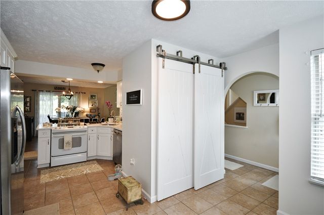 1125 Valleyview Dr, Cecil, PA 15055