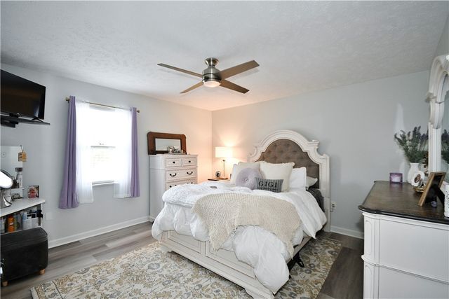 1125 Valleyview Dr, Cecil, PA 15055