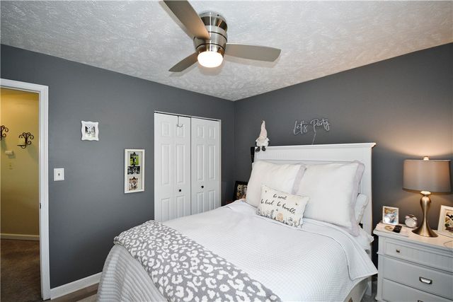 1125 Valleyview Dr, Cecil, PA 15055