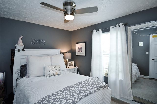 1125 Valleyview Dr, Cecil, PA 15055