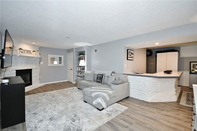 1125 Valleyview Dr, Cecil, PA 15055