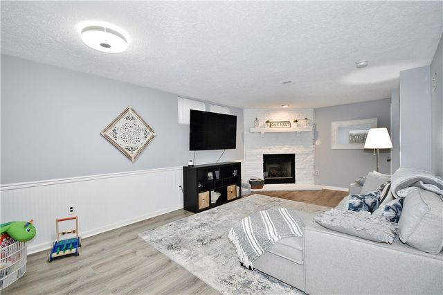 1125 Valleyview Dr, Cecil, PA 15055