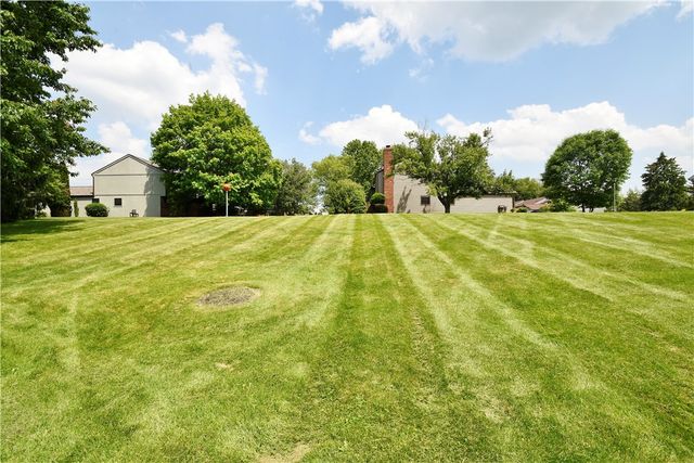 1125 Valleyview Dr, Cecil, PA 15055